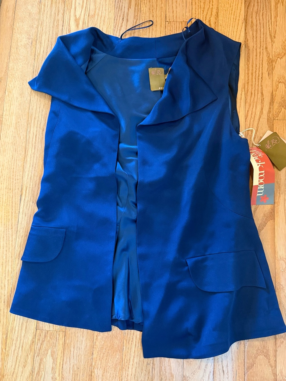 New with tags Ali ro Open Front Vest Size 8 blue